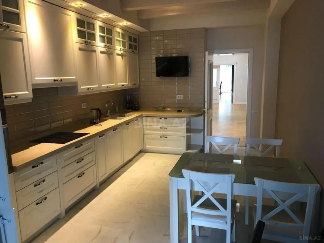 Kirayə verilir 3 otaqlı mənzil 215 m²