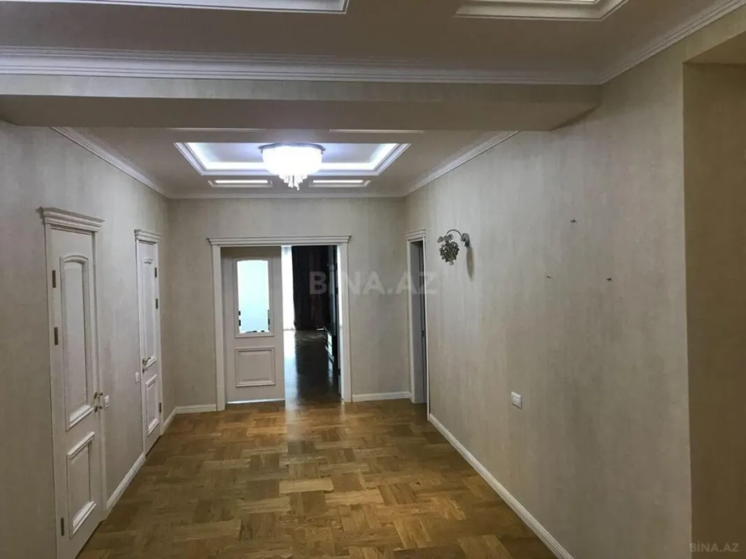 Kirayə verilir 3 otaqlı mənzil 215 m²