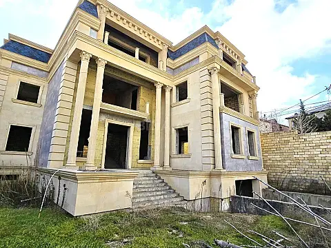 Satılır 7 otaqlı həyət evi 710 m²