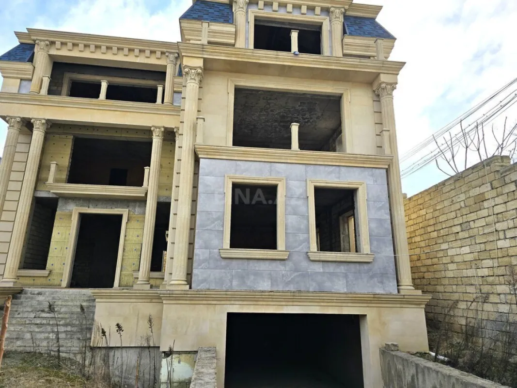 Satılır 7 otaqlı həyət evi 710 m²