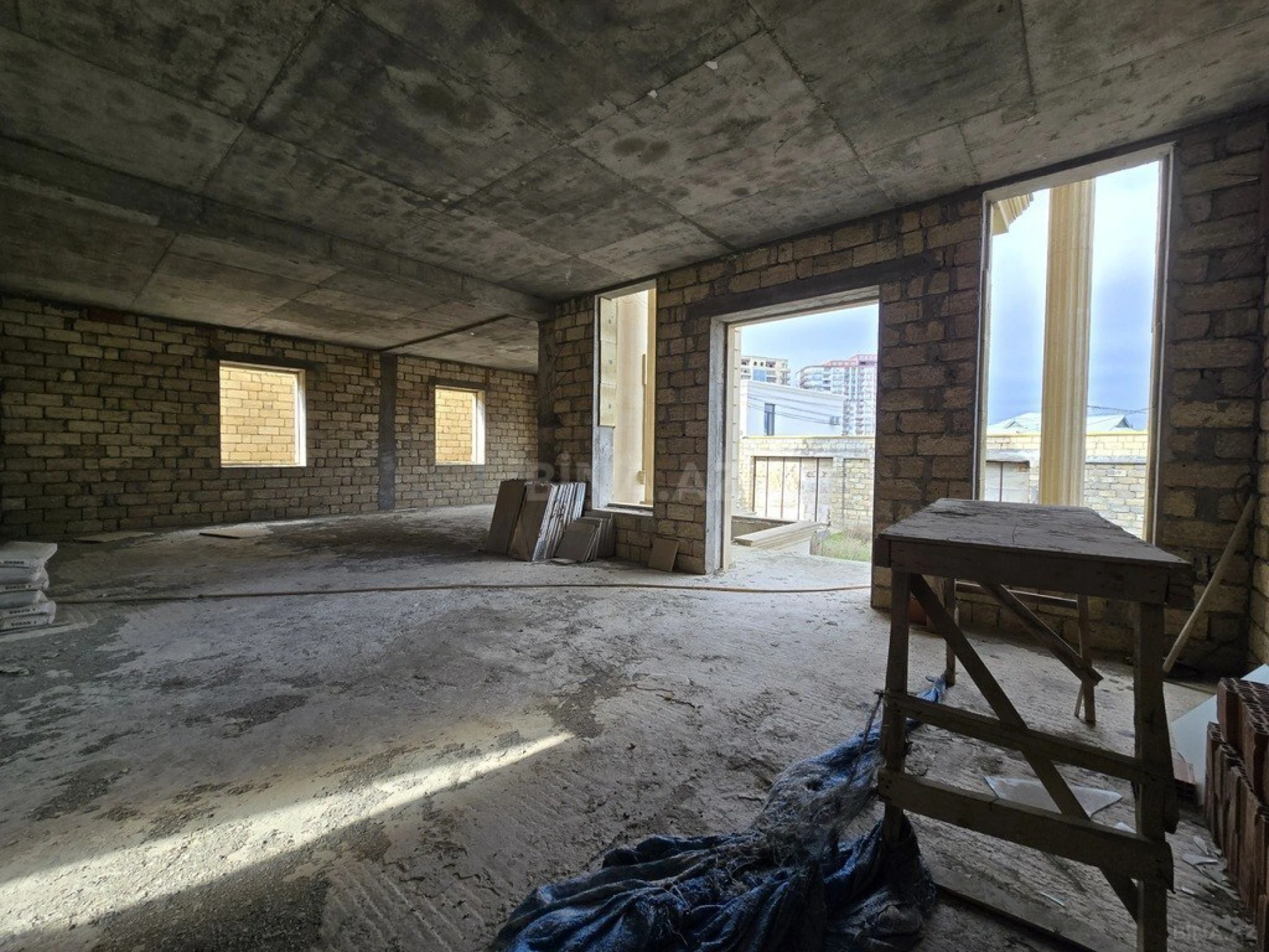 Satılır 7 otaqlı həyət evi 710 m²