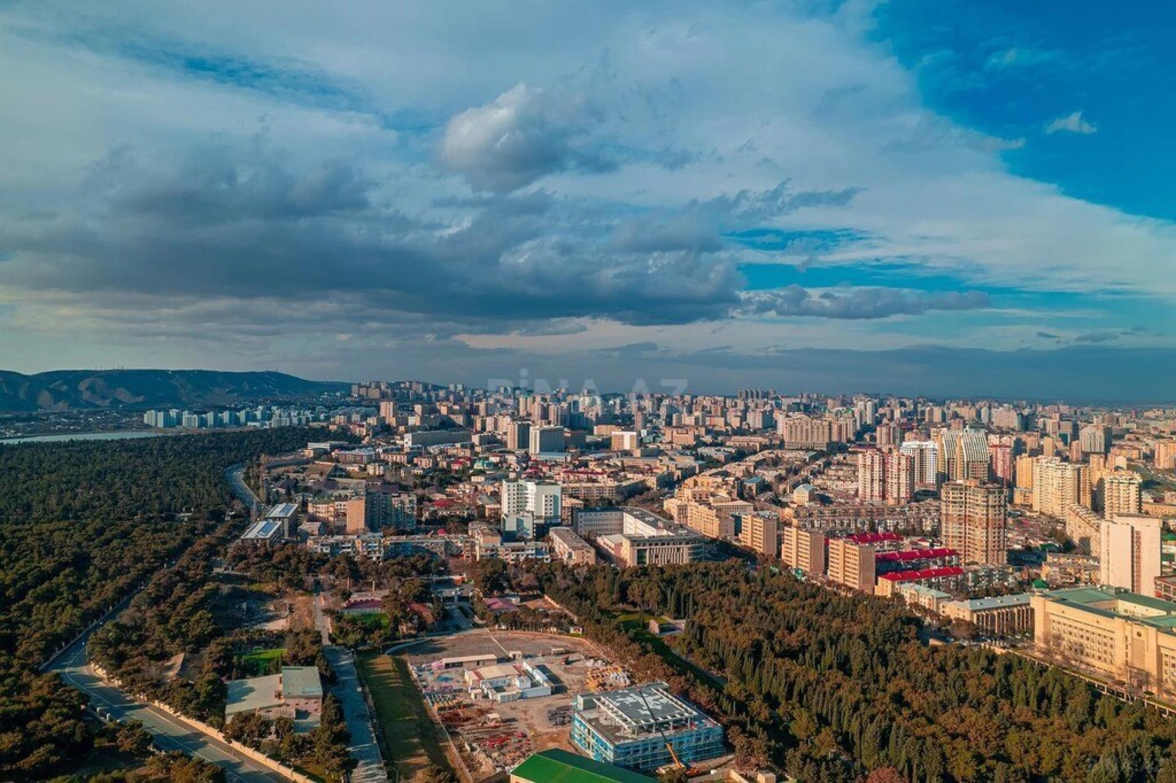 Satılır 7 otaqlı həyət evi 710 m²