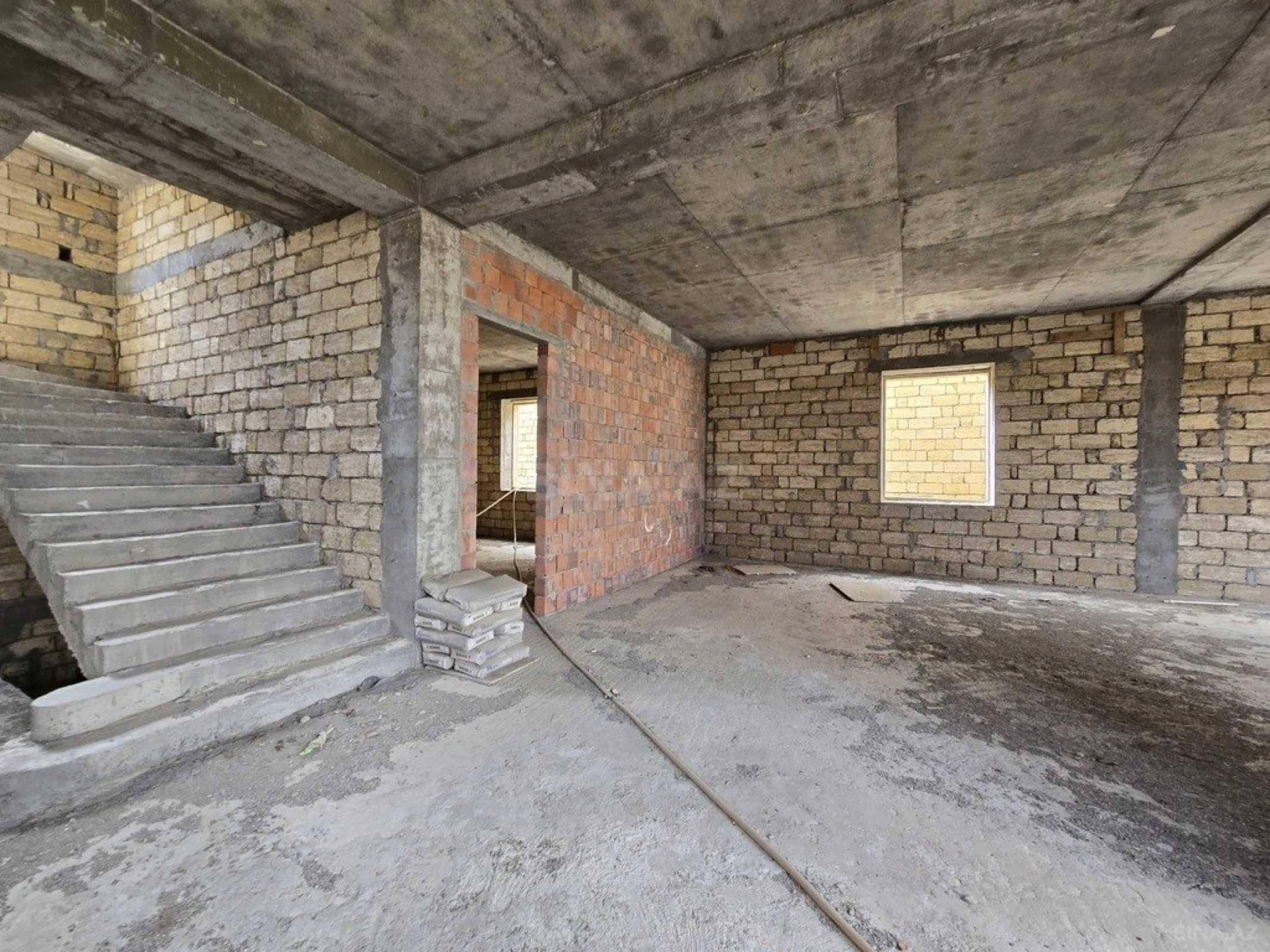 Satılır 7 otaqlı həyət evi 710 m²