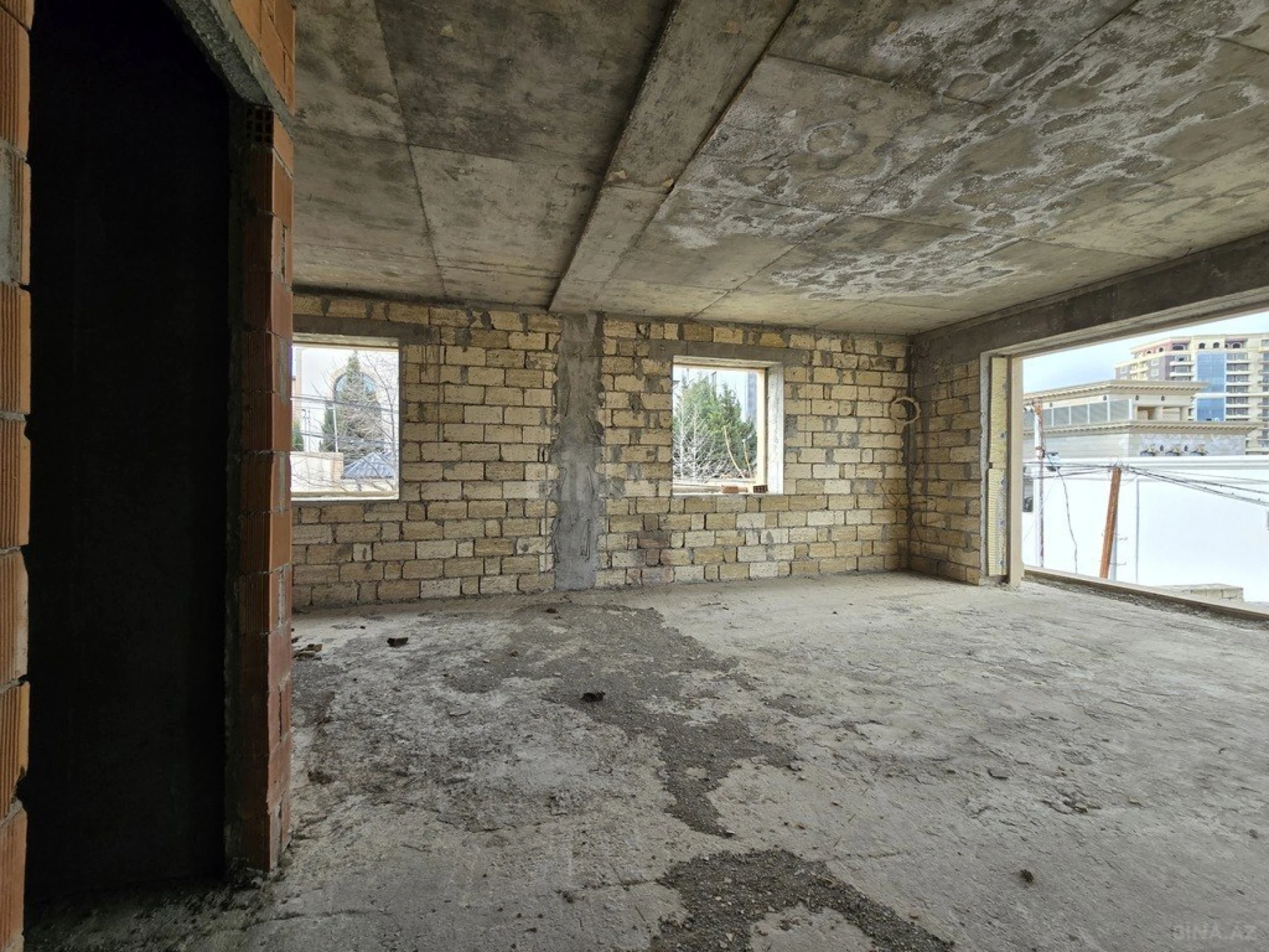 Satılır 7 otaqlı həyət evi 710 m²