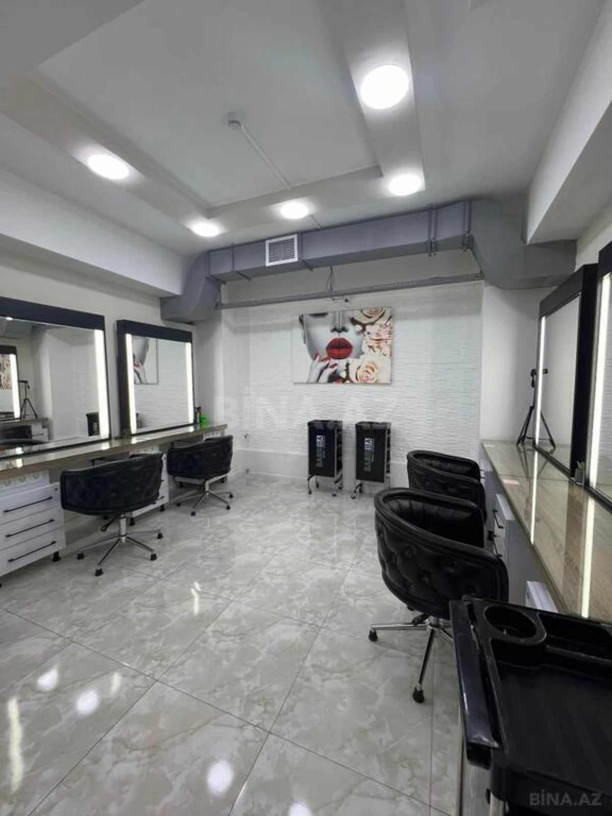 Satılır obyekt 280 m²