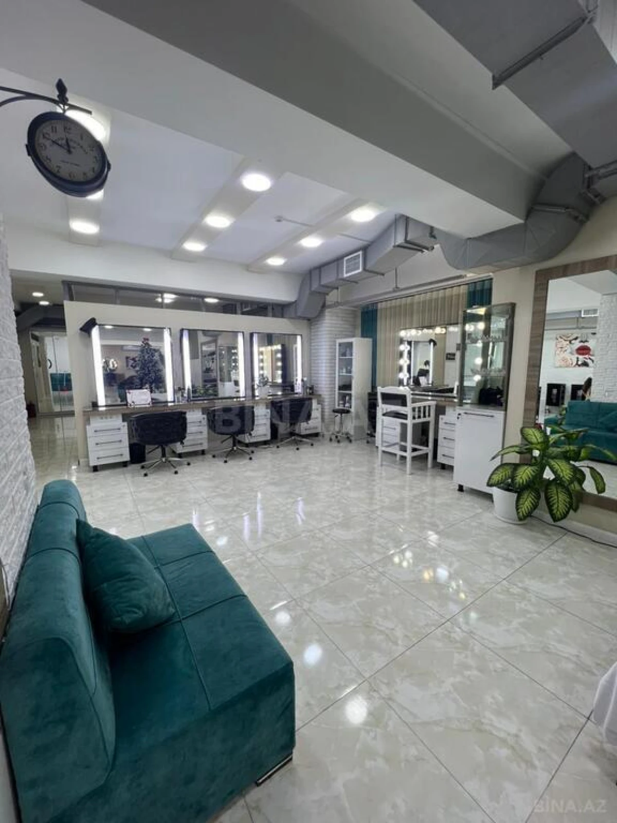 Satılır obyekt 280 m²