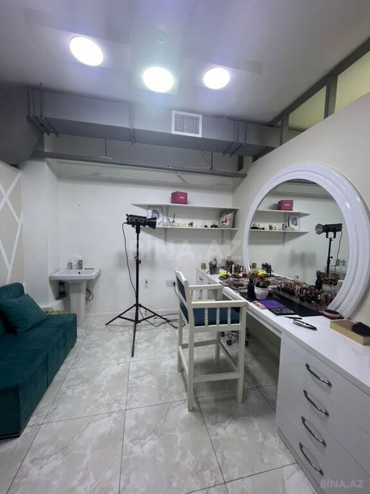 Satılır obyekt 280 m²