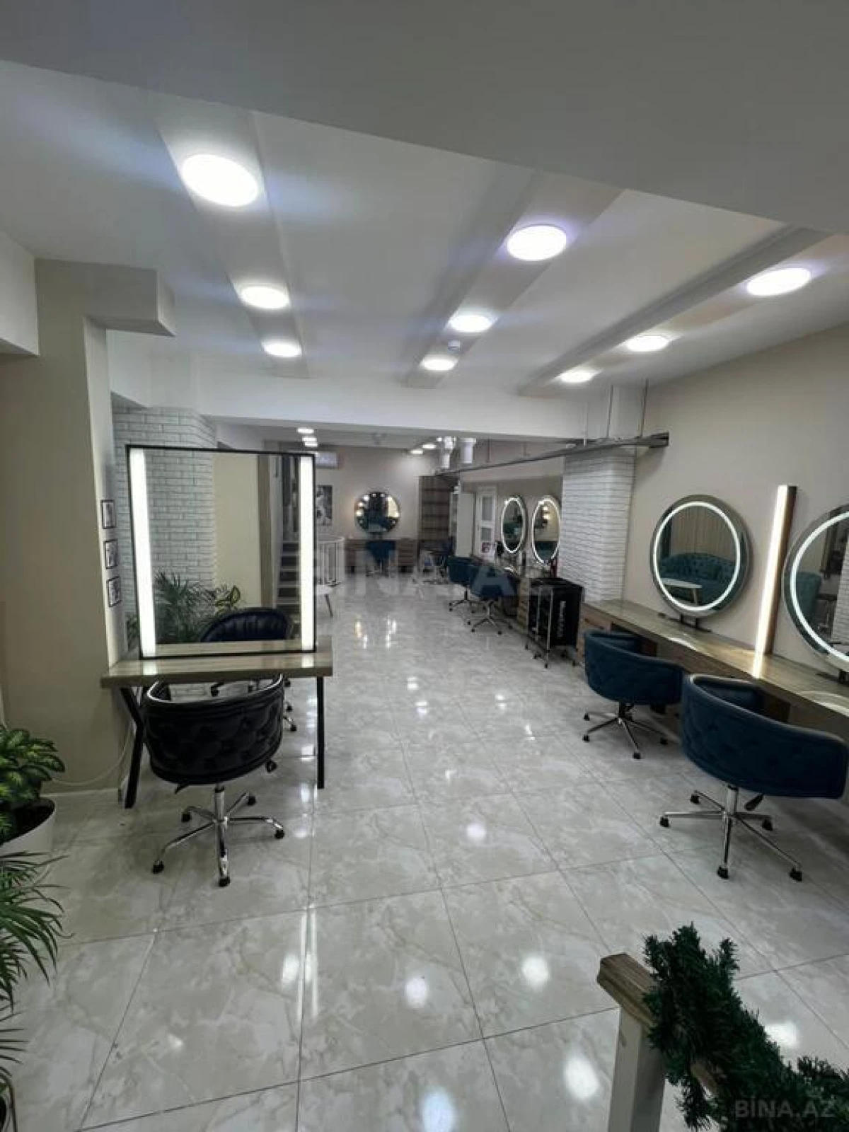 Satılır obyekt 280 m²