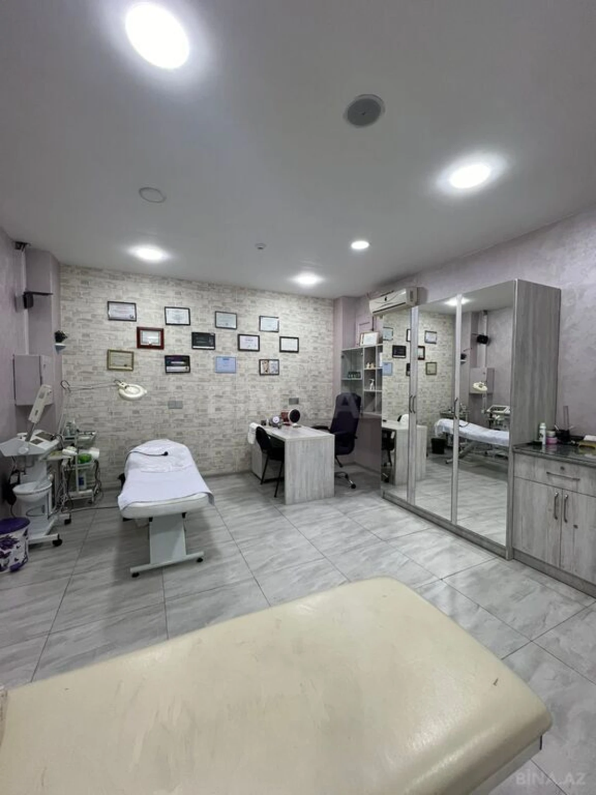 Satılır obyekt 280 m²