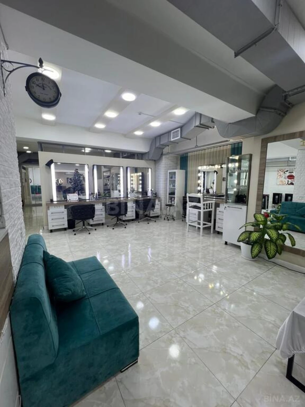 Satılır obyekt 280 m²