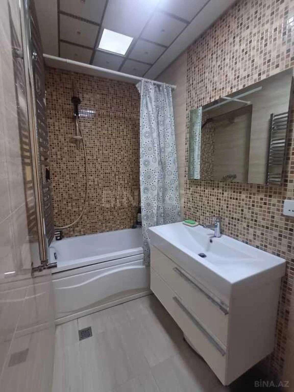 Satılır 5 otaqlı mənzil 120 m²