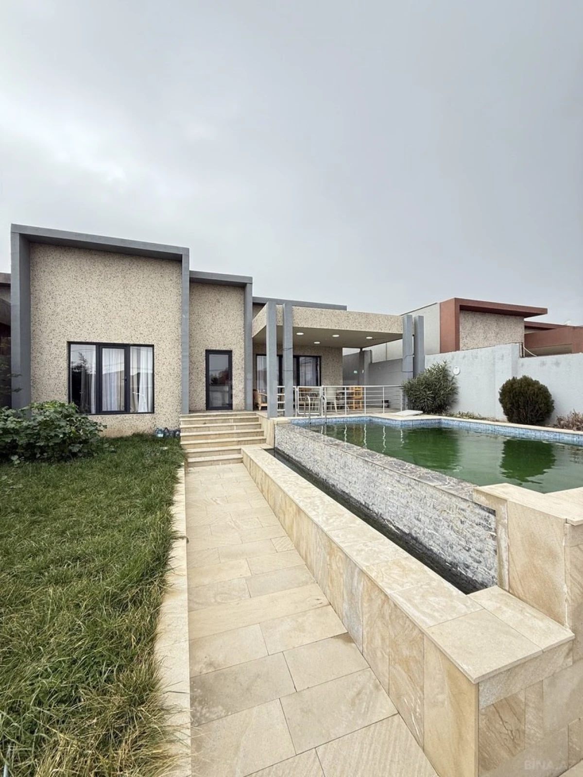 Satılır 4 otaqlı həyət evi 160 m²