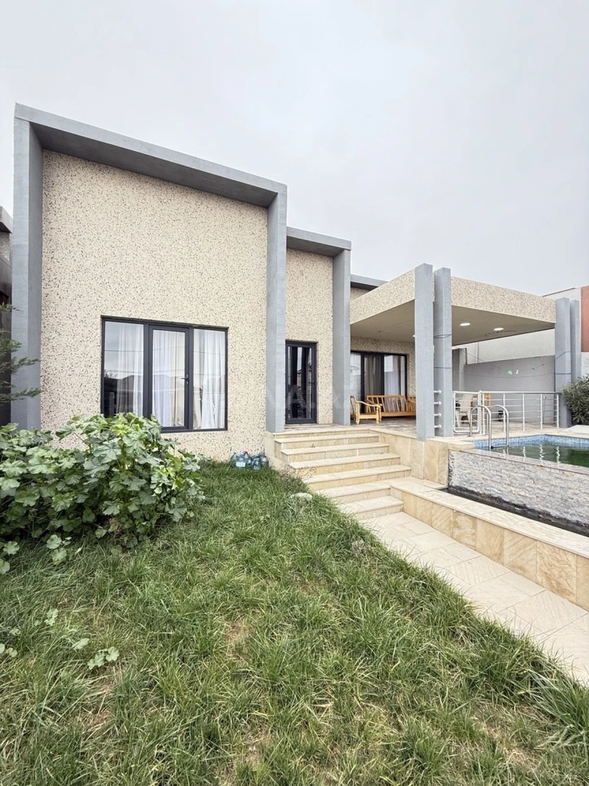 Satılır 4 otaqlı həyət evi 160 m²
