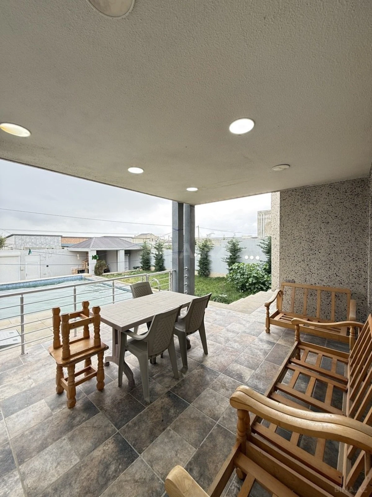 Satılır 4 otaqlı həyət evi 160 m²