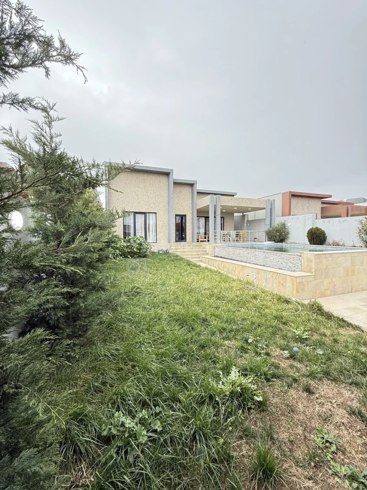 Satılır 4 otaqlı həyət evi 160 m²