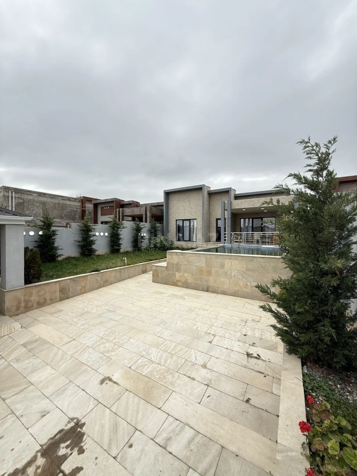 Satılır 4 otaqlı həyət evi 160 m²
