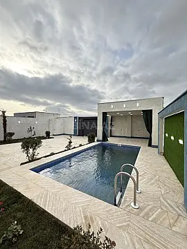 Satılır 4 otaqlı həyət evi 140 m²