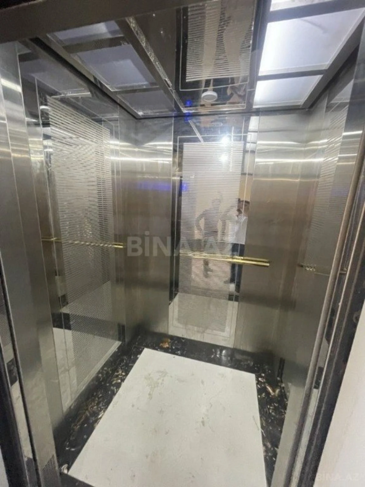 Satılır 4 otaqlı mənzil 96 m²