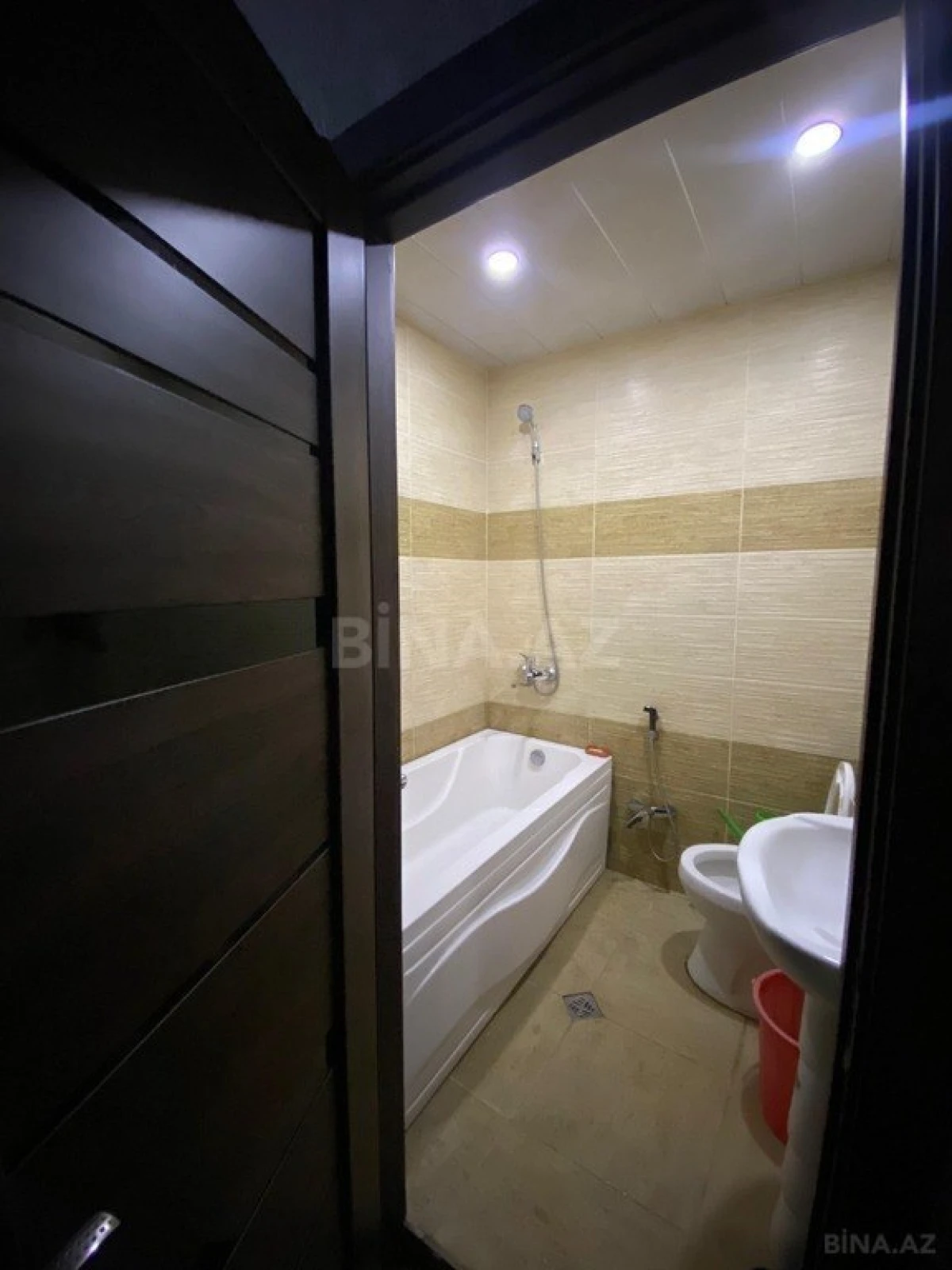Satılır 4 otaqlı mənzil 96 m²