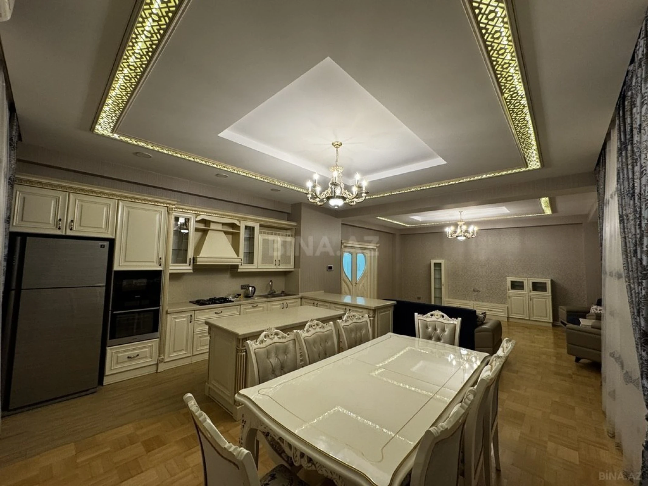 Satılır 3 otaqlı mənzil 203 m²