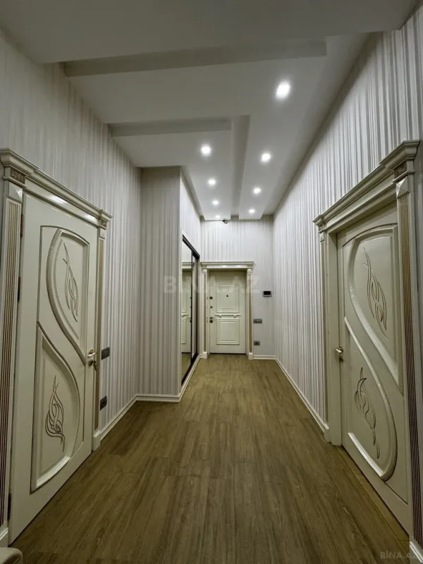 Satılır 3 otaqlı mənzil 203 m²