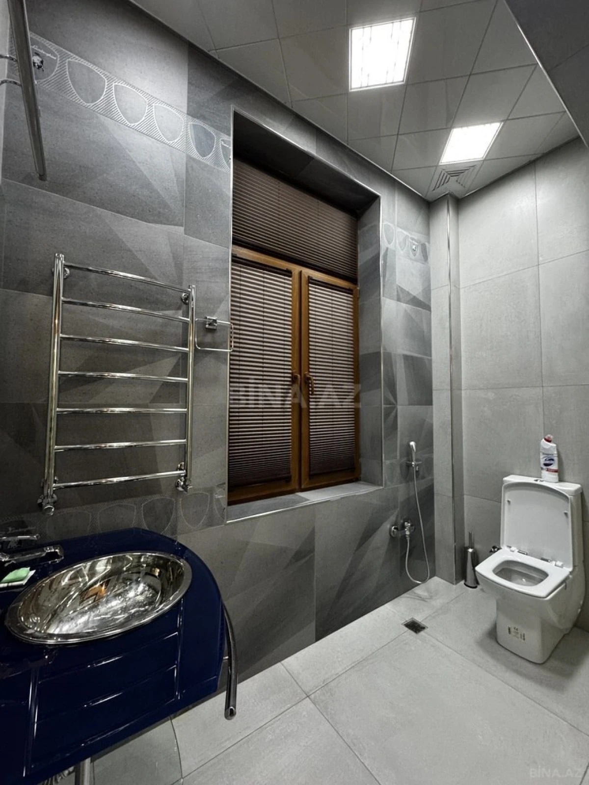 Satılır 3 otaqlı mənzil 203 m²