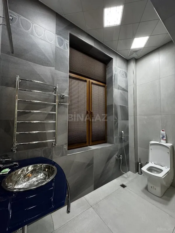 Satılır 3 otaqlı mənzil 203 m²