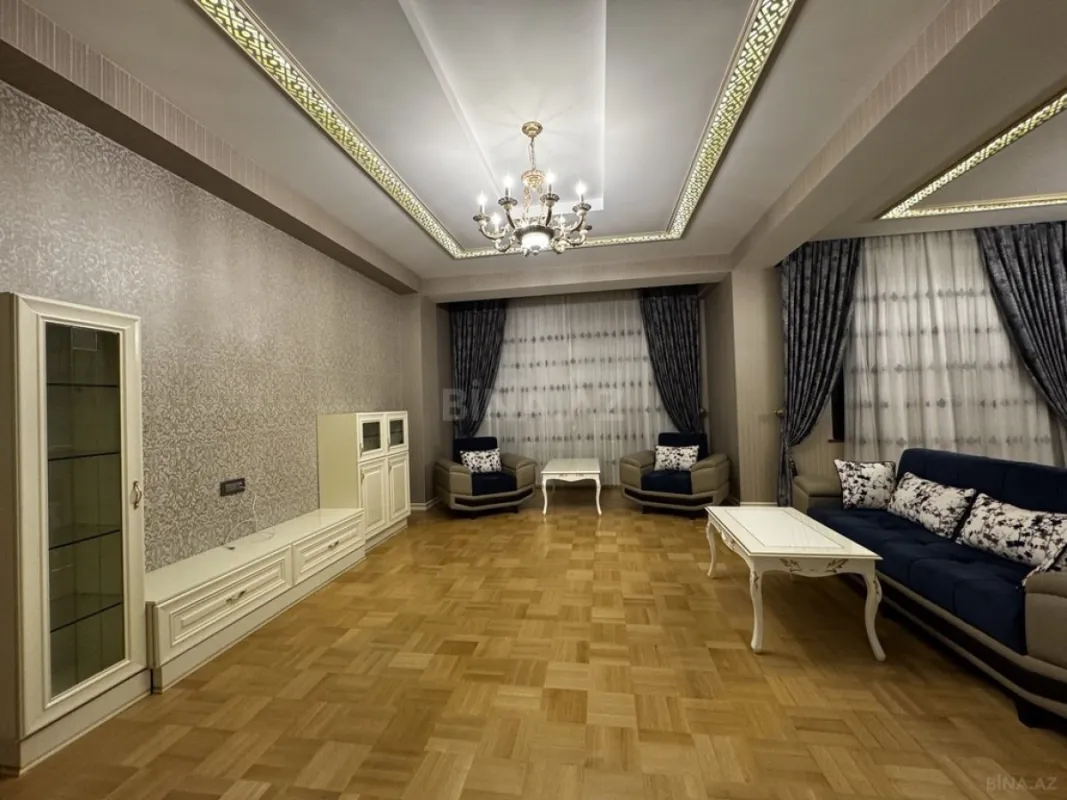 Satılır 3 otaqlı mənzil 203 m²