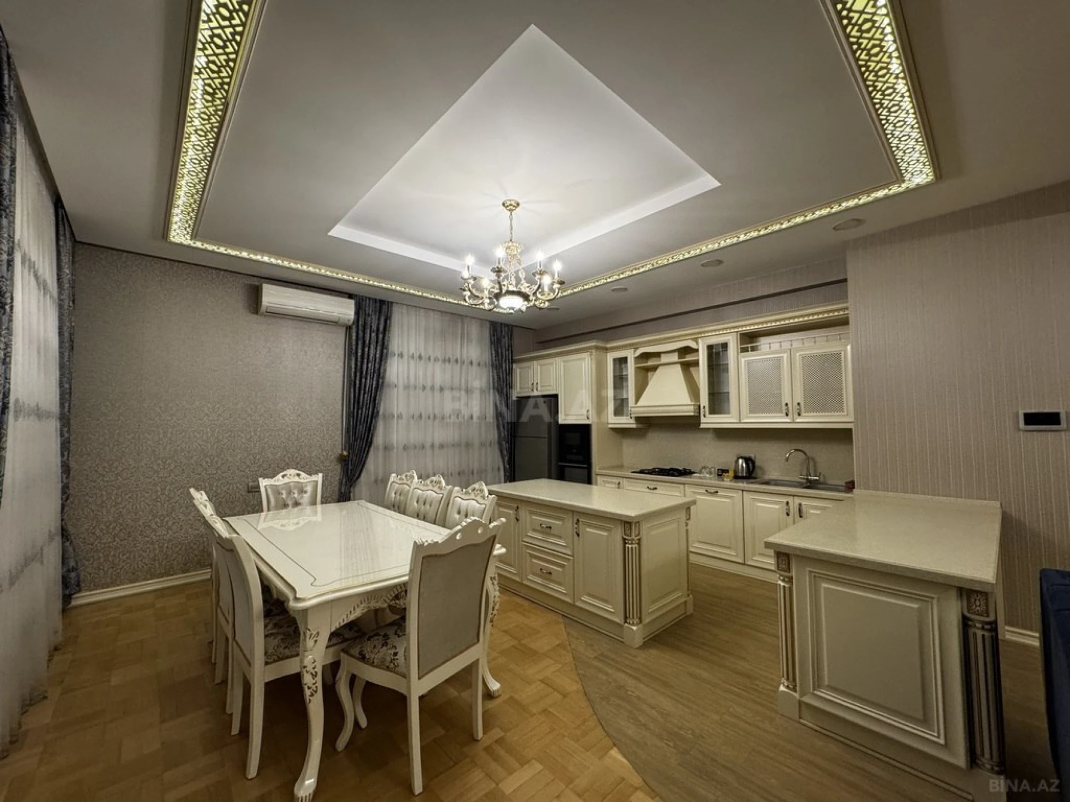 Satılır 3 otaqlı mənzil 203 m²