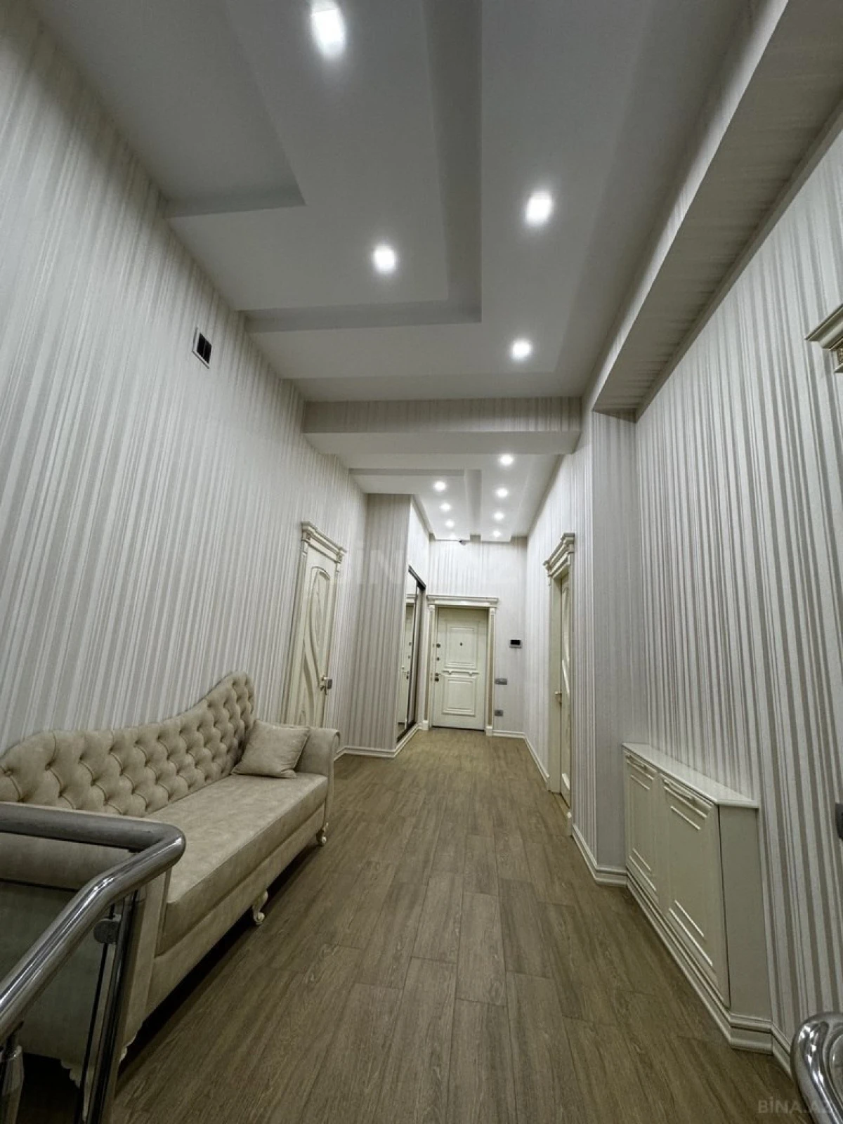 Satılır 3 otaqlı mənzil 203 m²