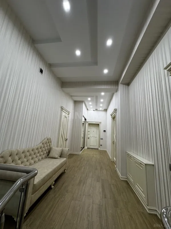 Satılır 3 otaqlı mənzil 203 m²