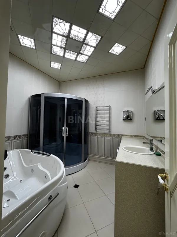 Satılır 3 otaqlı mənzil 203 m²