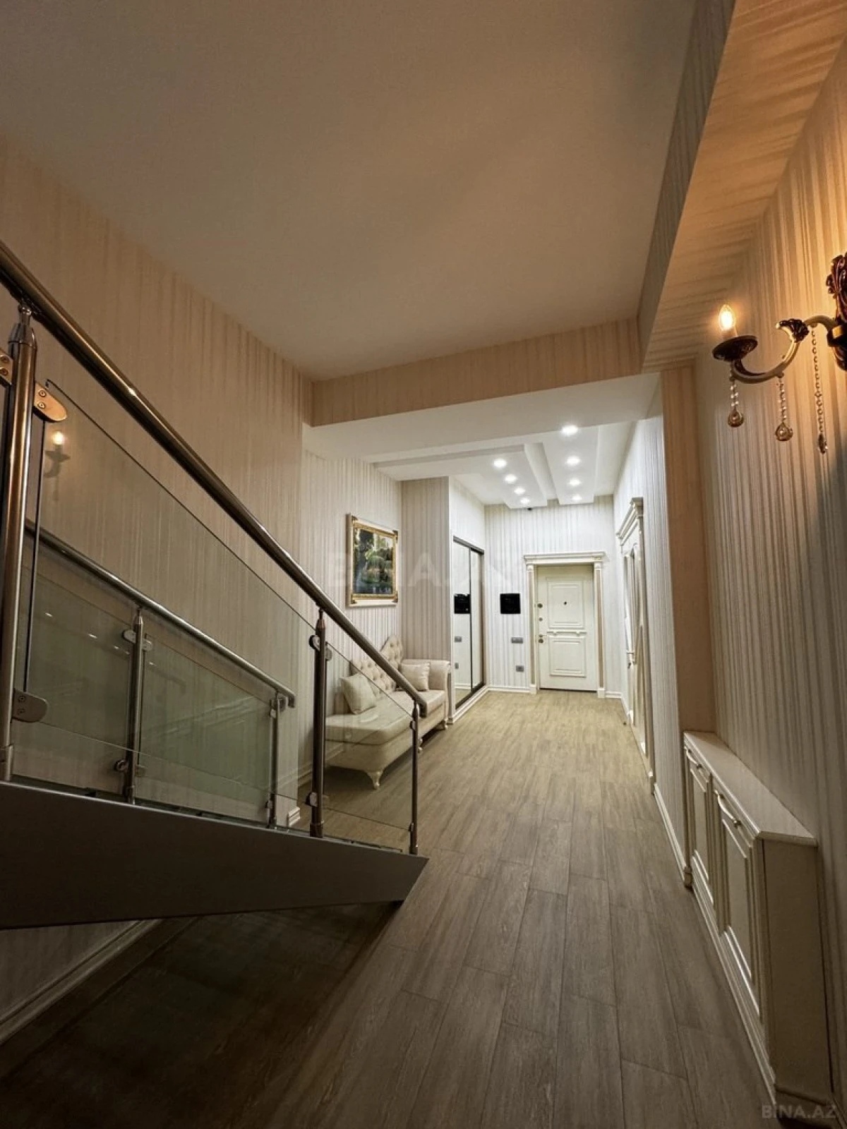 Satılır 3 otaqlı mənzil 203 m²