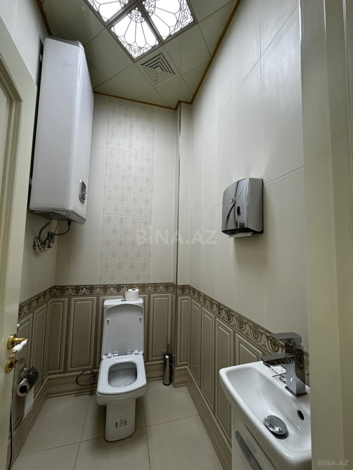 Satılır 3 otaqlı mənzil 203 m²