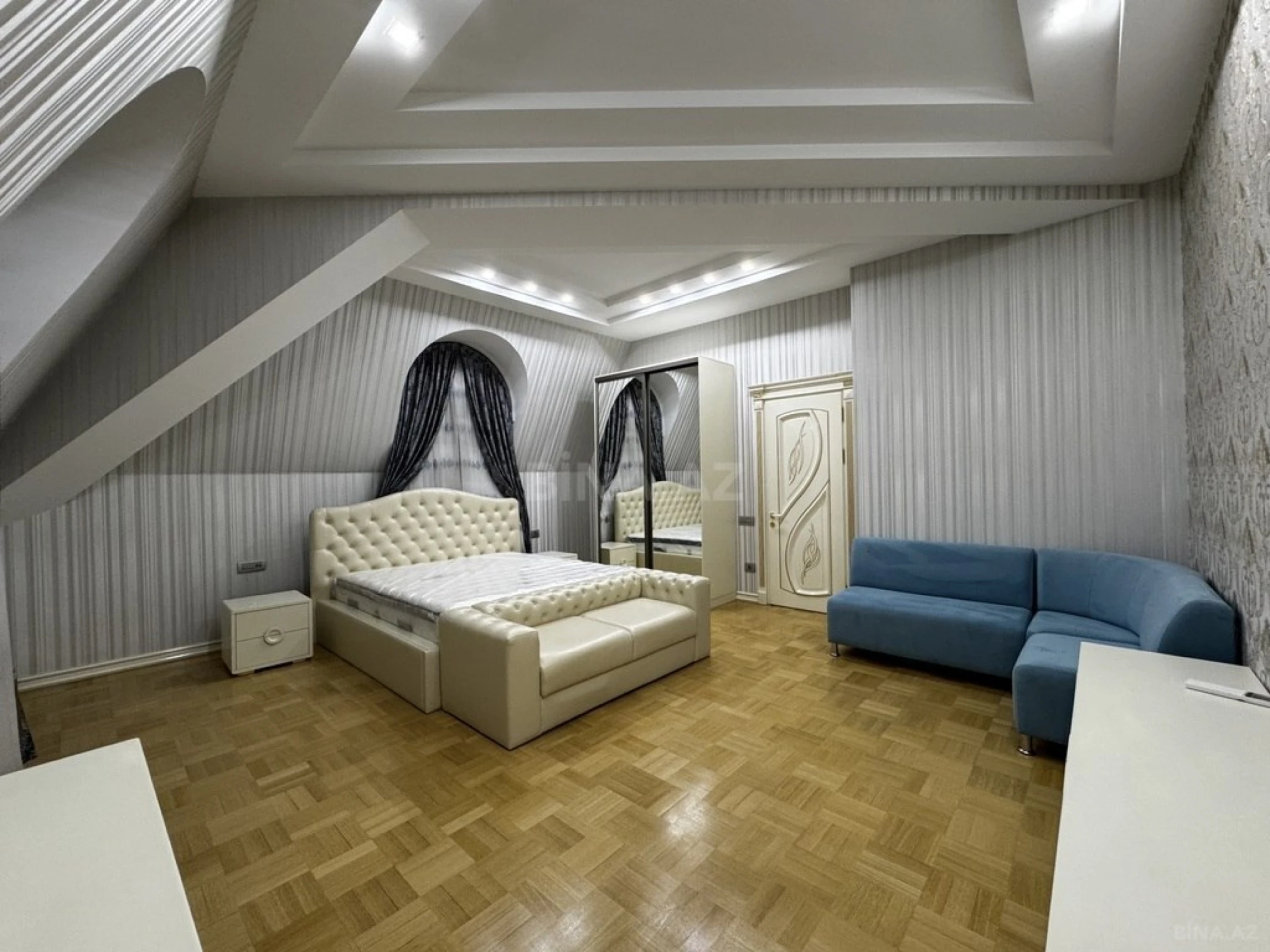 Satılır 3 otaqlı mənzil 203 m²
