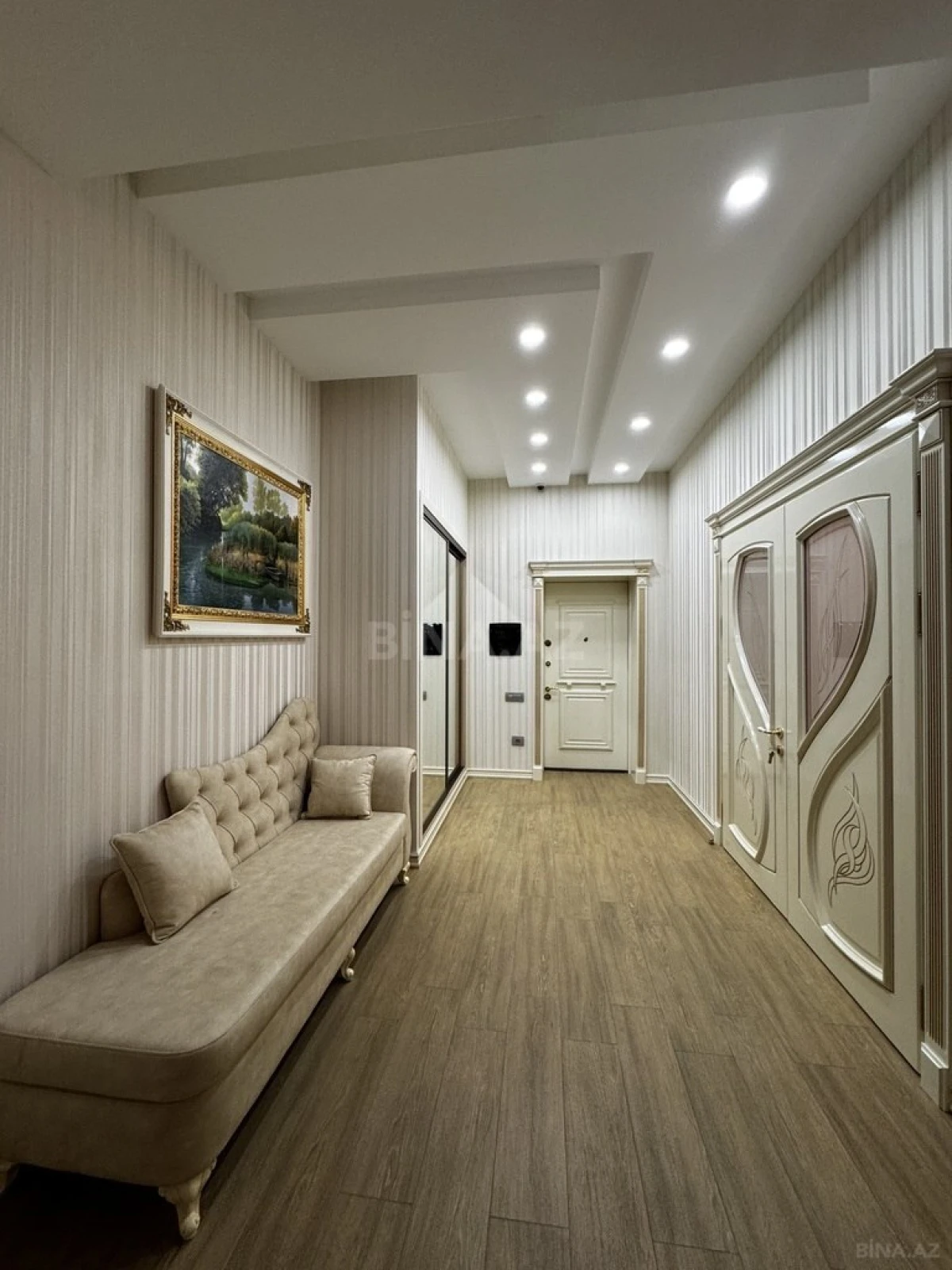 Satılır 3 otaqlı mənzil 203 m²