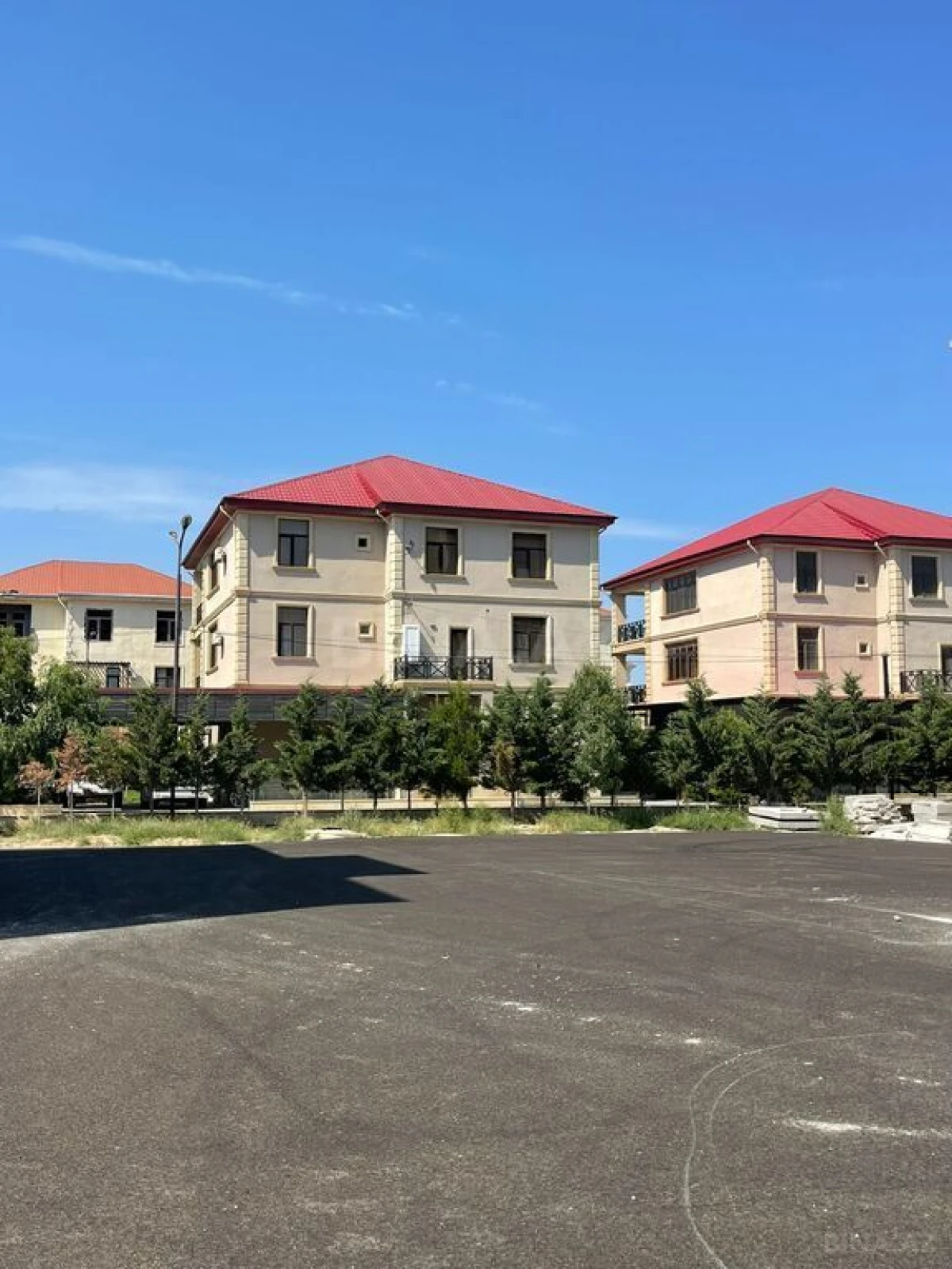 Satılır 3 otaqlı mənzil 116 m²