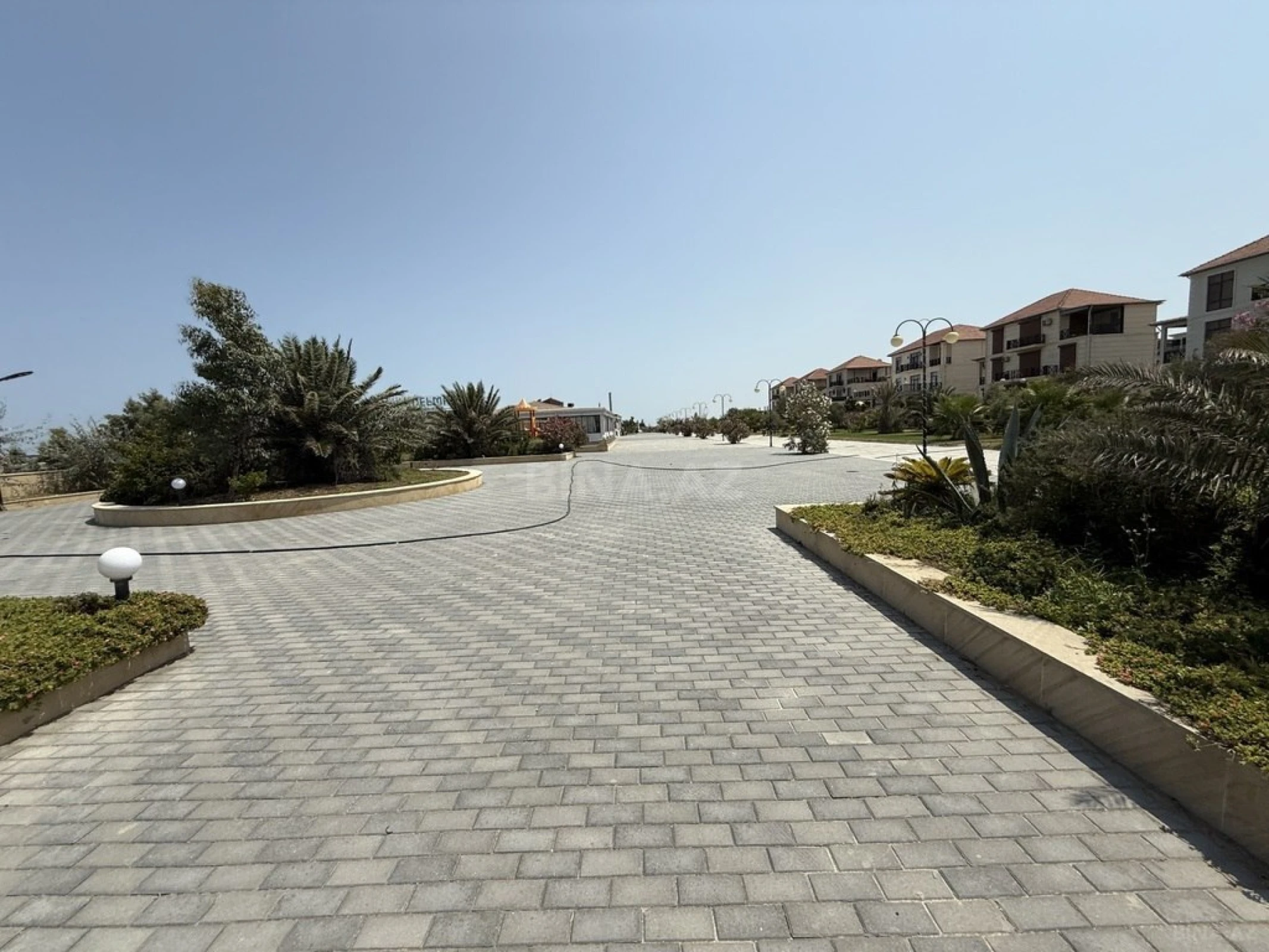 Satılır 3 otaqlı mənzil 116 m²