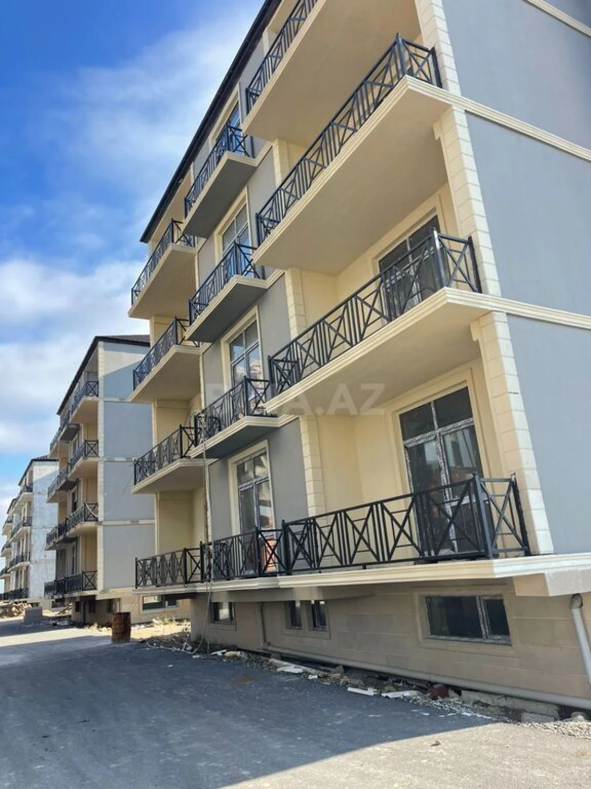 Satılır 3 otaqlı mənzil 116 m²