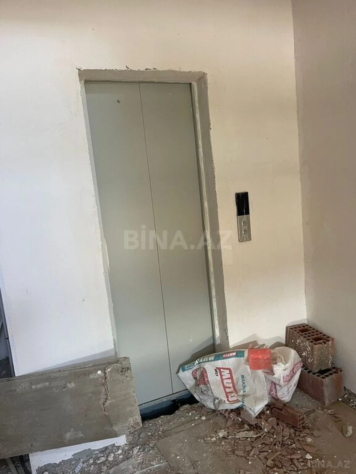 Satılır 3 otaqlı mənzil 116 m²