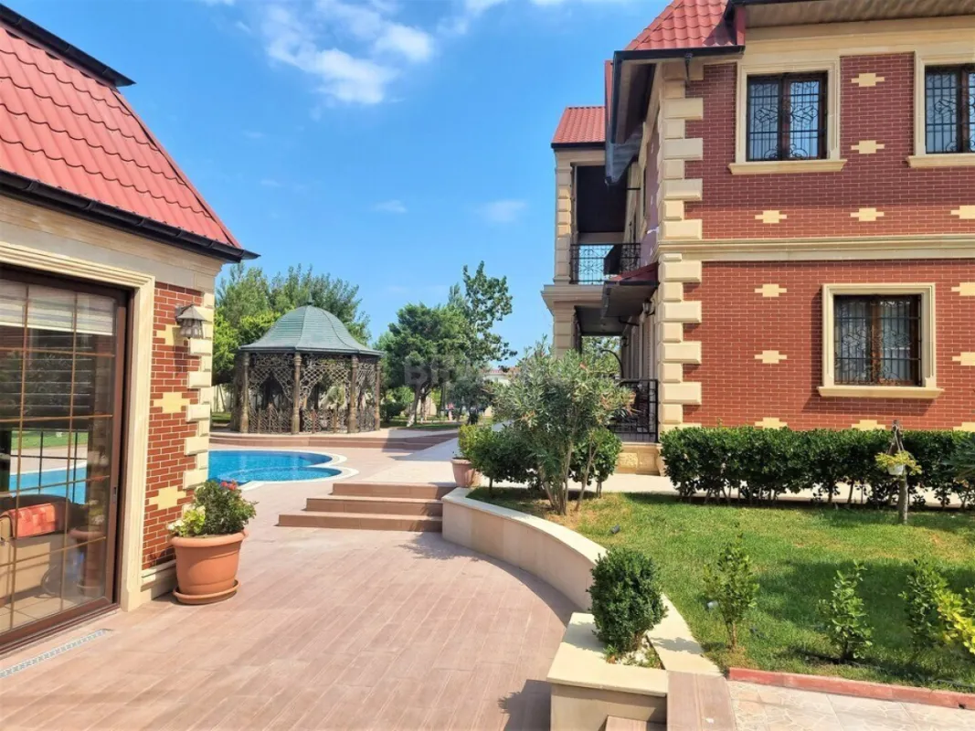 Kirayə verilir 8 otaqlı həyət evi 700 m²