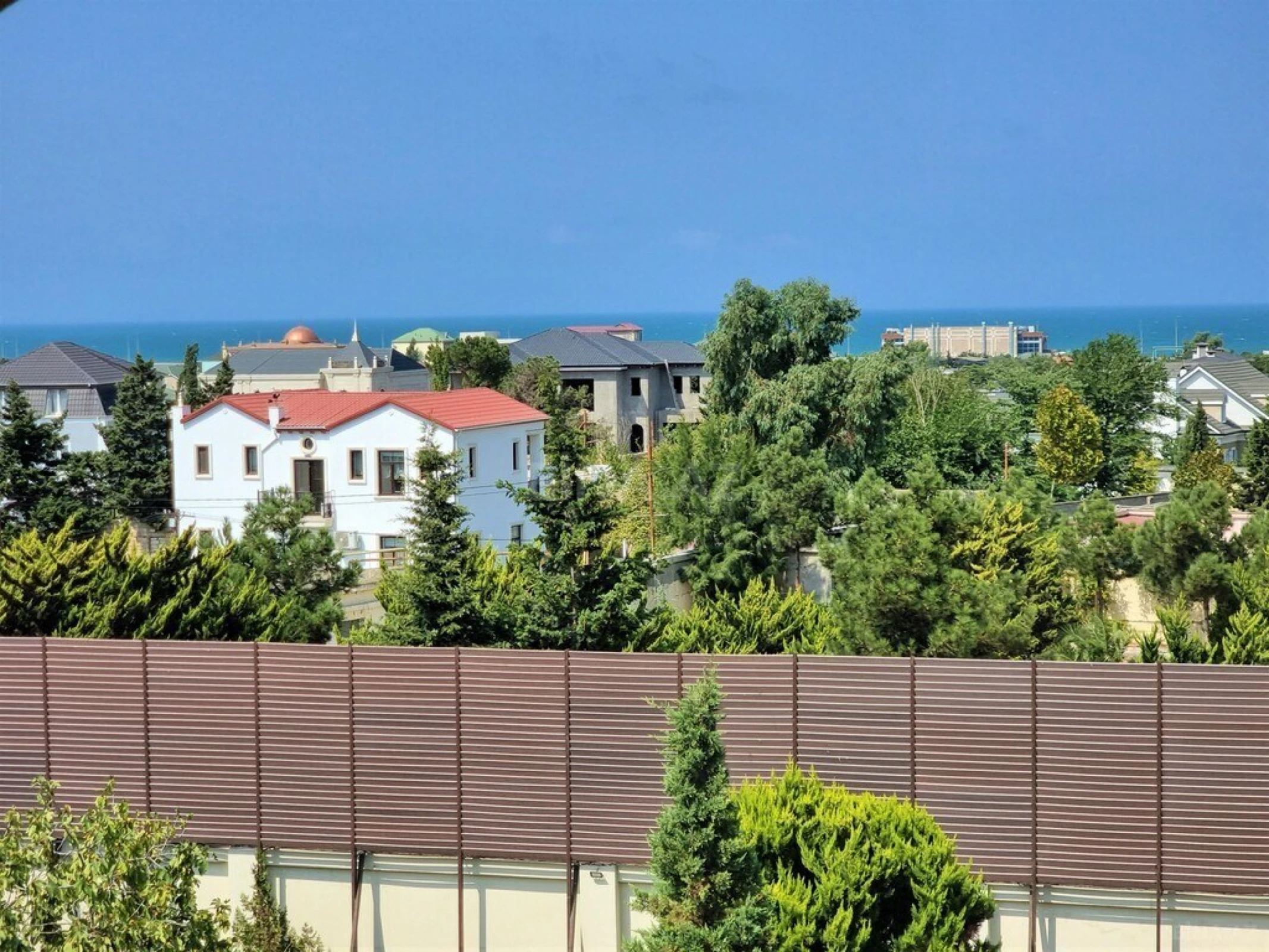 Kirayə verilir 8 otaqlı həyət evi 700 m²