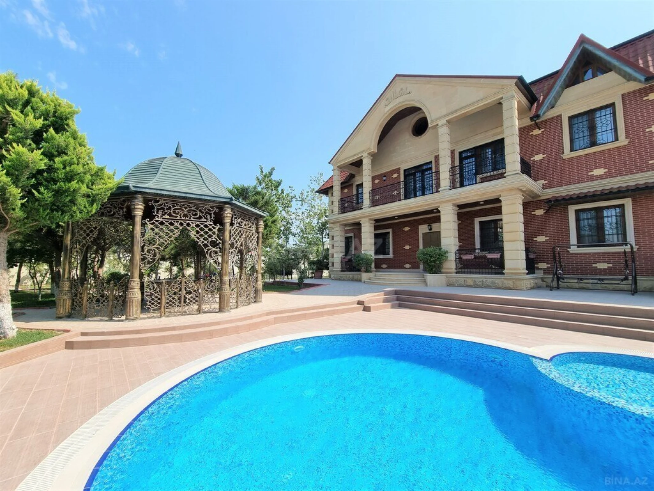 Kirayə verilir 8 otaqlı həyət evi 700 m²