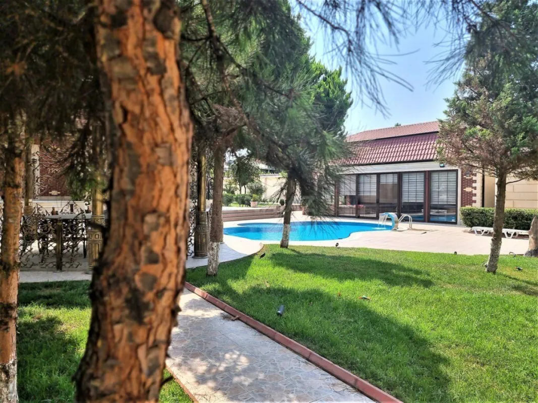 Kirayə verilir 8 otaqlı həyət evi 700 m²
