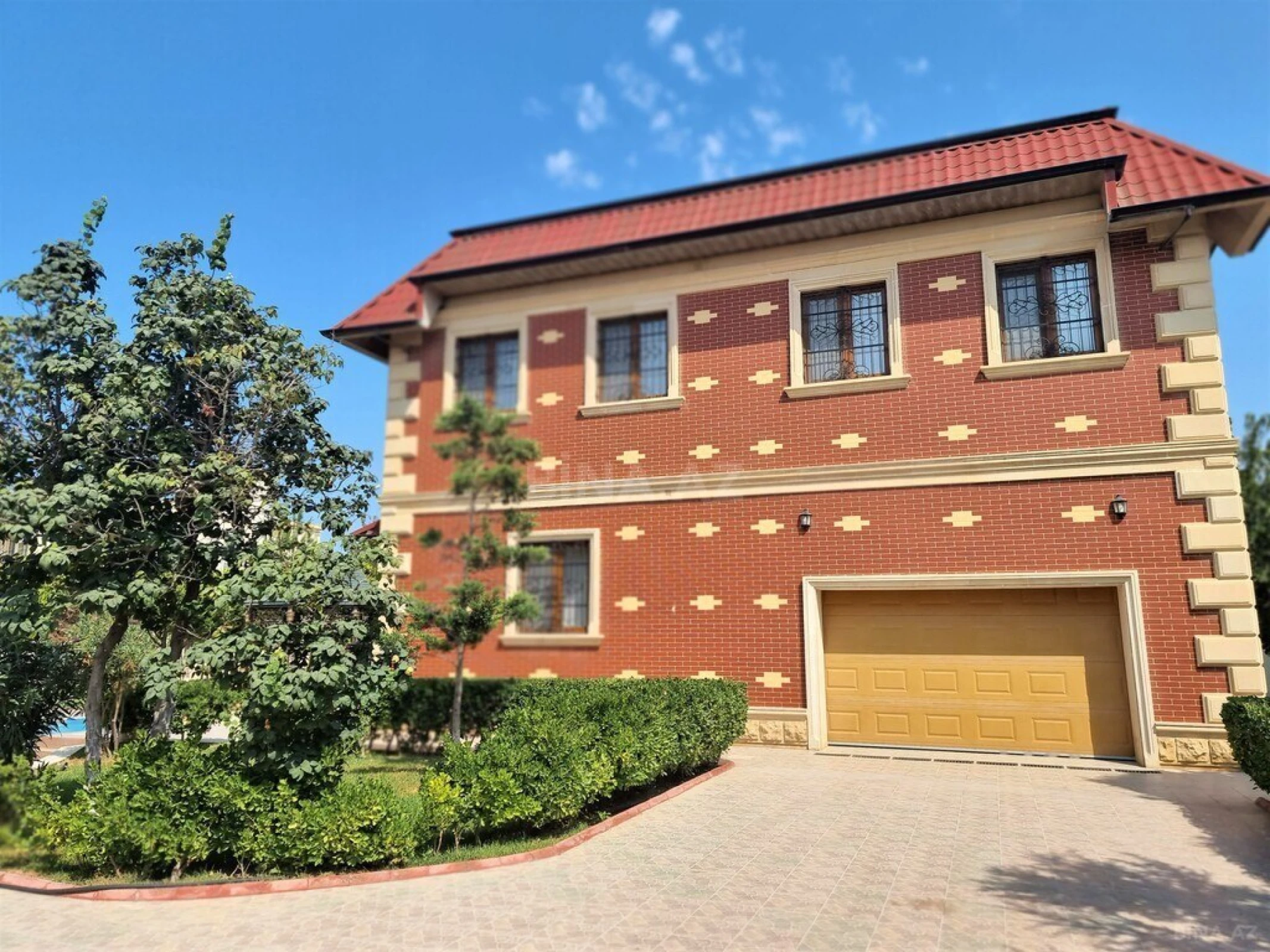 Kirayə verilir 8 otaqlı həyət evi 700 m²