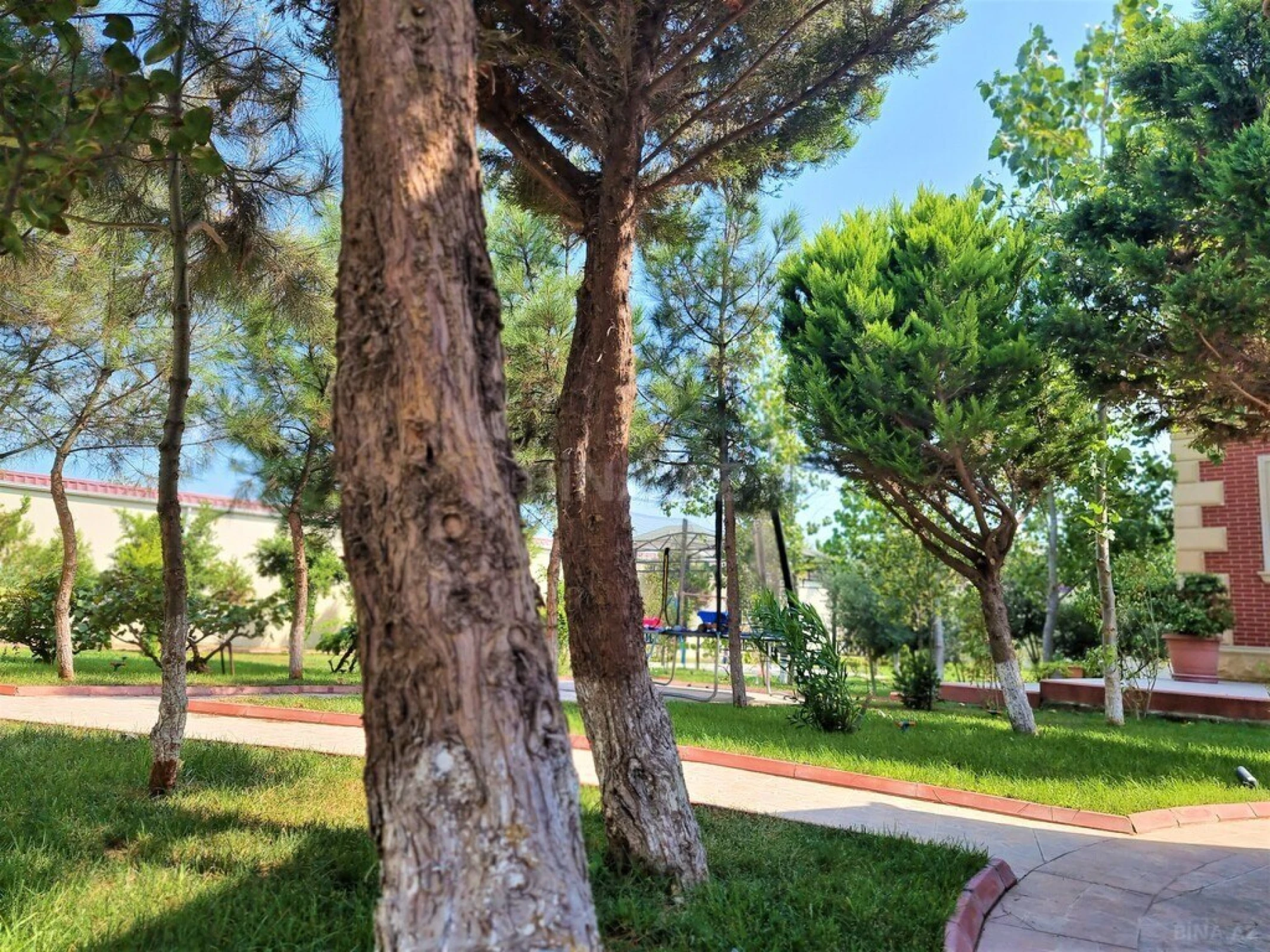 Kirayə verilir 8 otaqlı həyət evi 700 m²