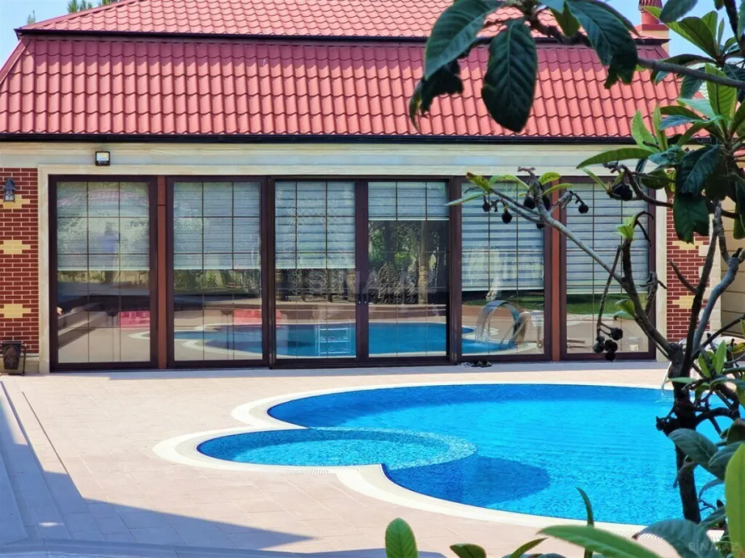 Kirayə verilir 8 otaqlı həyət evi 700 m²