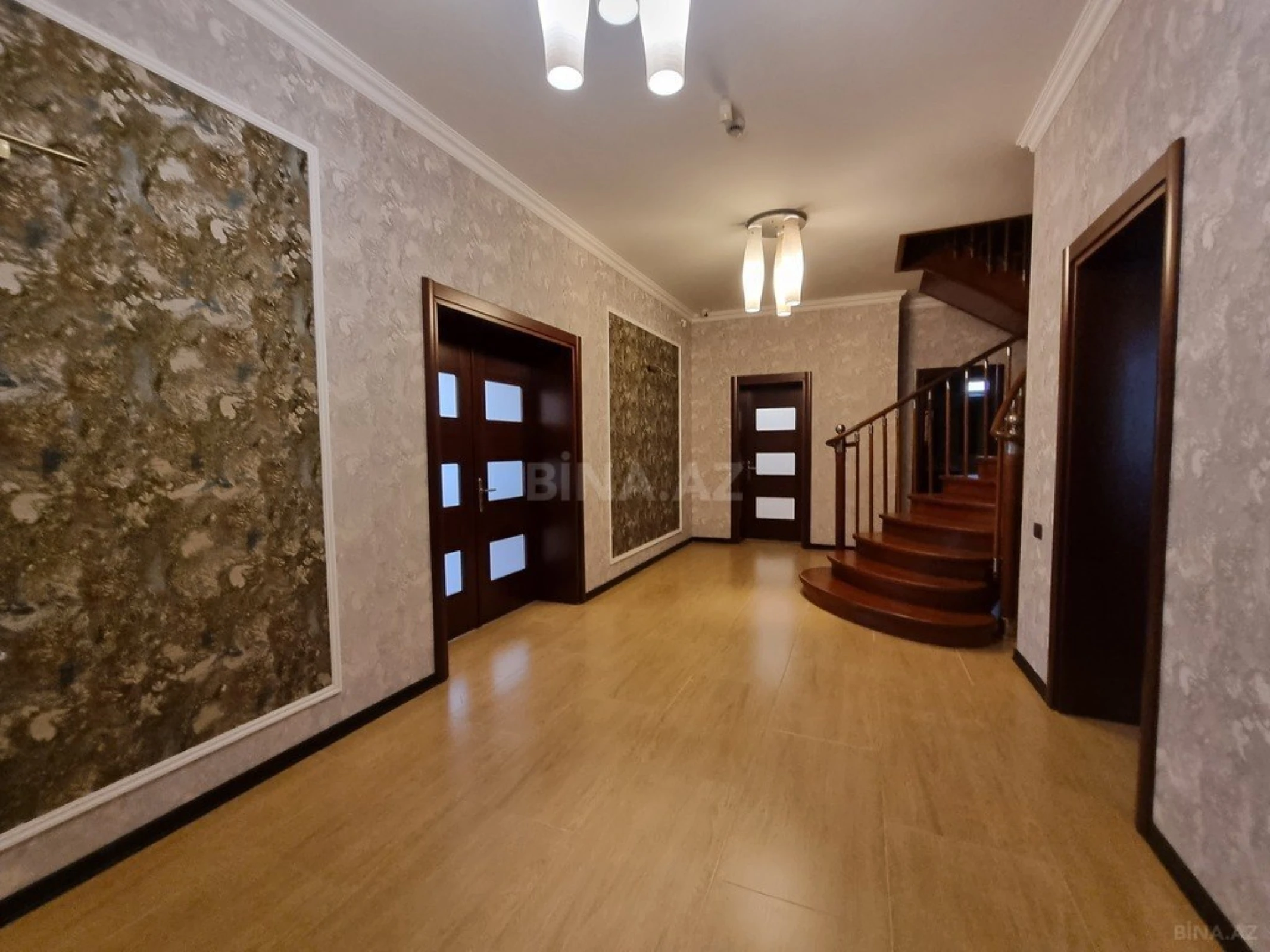 Kirayə verilir 8 otaqlı həyət evi 700 m²