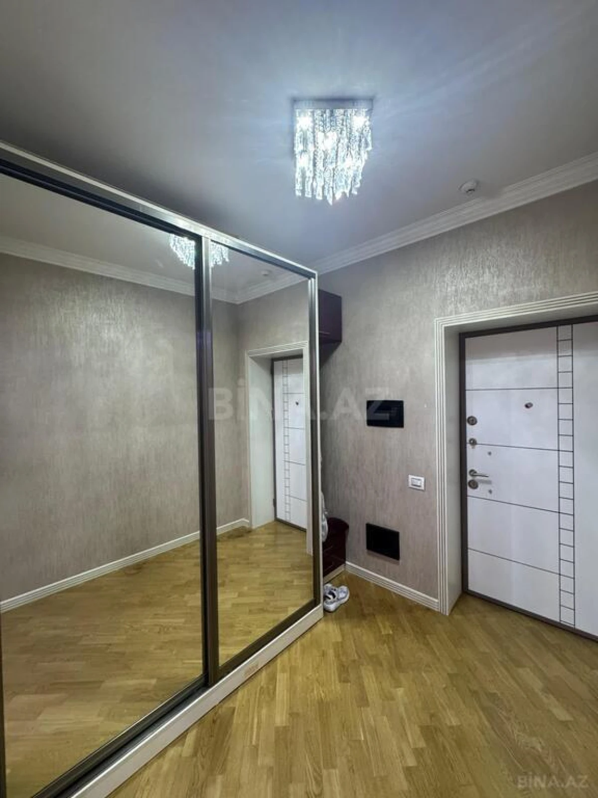 Kirayə verilir 2 otaqlı mənzil 90 m²