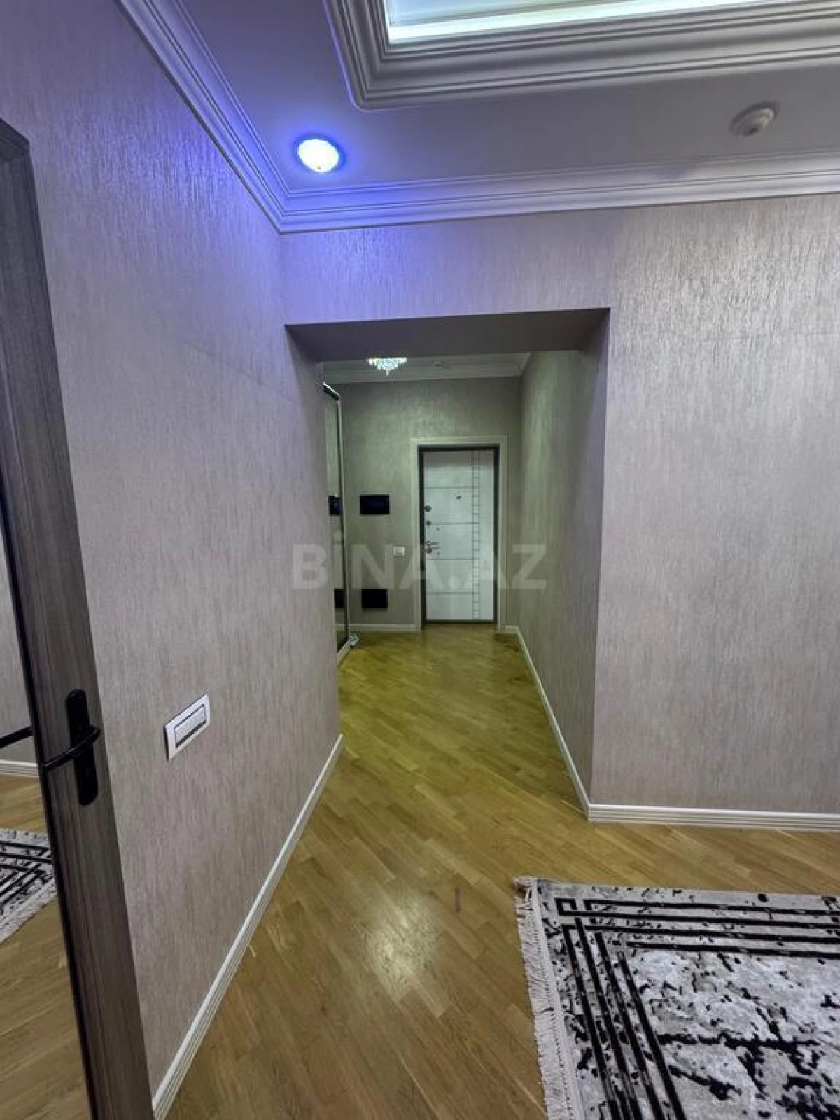 Kirayə verilir 2 otaqlı mənzil 90 m²